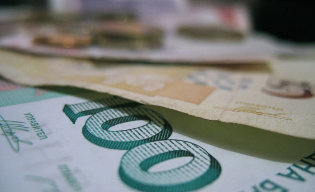 НСИ: Оборотът в търговия на дребно нараства с 0,5% за месец