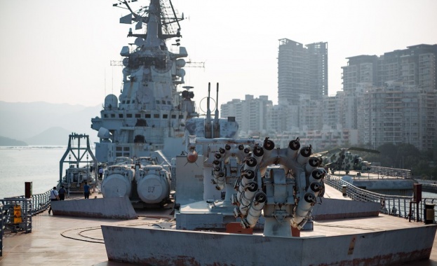 Турски катери обкръжиха руски боен кораб