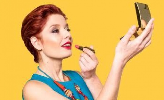 Александра Сърчаджиева става представител на Avon