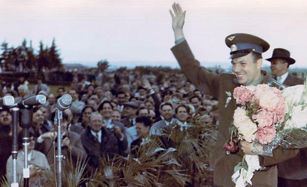 12 април в годините назад