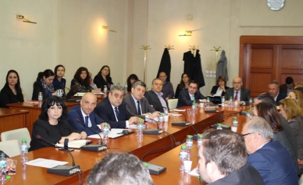 Световната банка представи доклада за либерализация на електроенергийния пазар в България