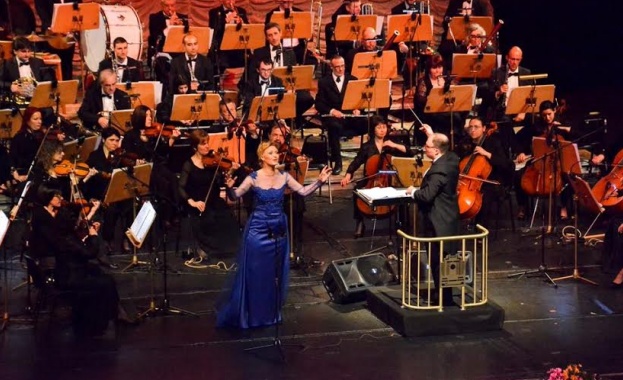 Бал с маски в зала 1 на Националния дворец на култура