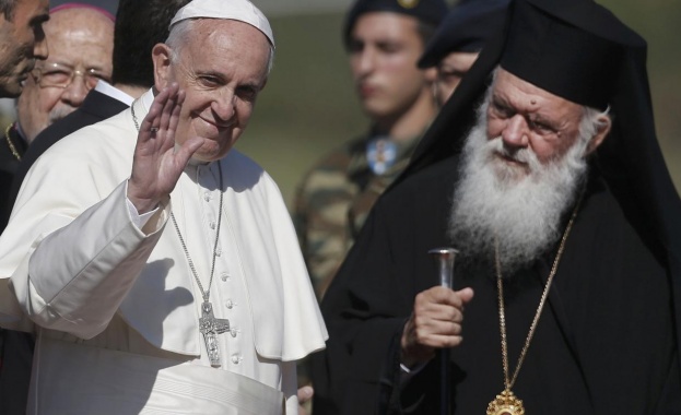 Папата подкрепи мигрантите в Лесбос