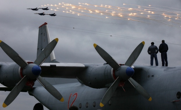 Руски Су-27 в опасна близост с американски самолет над Балтийско море (видео)