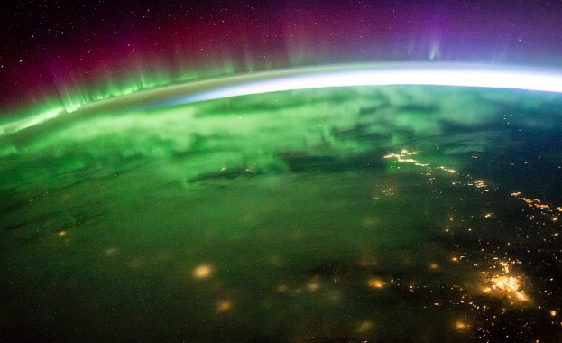 Уникални кадри - Северното сияние, заснето от Космоса (видео)