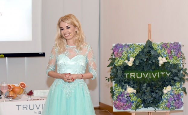 Truvivity – истинската красота започва отвътре™: Amway комбинира основните си компетенции по отношение на хранене и продукти за красота, за да създаде комплекса за красота Truvivity by Nutrilite™