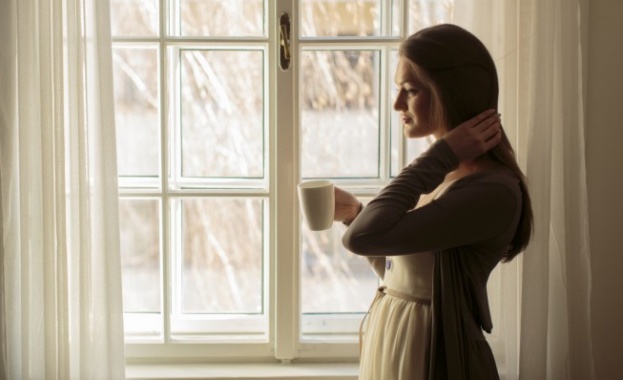 Отбягването на шумни места и срещи с хора е признак за деменция