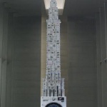 Кула от карти бе построена върху работеща перална машина на LG 