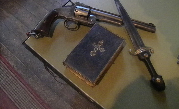 Военноисторическият музей показва револвера на Левски и сабята на Ботев