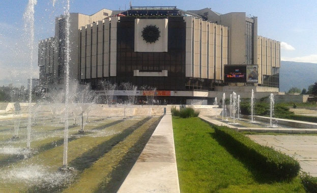 Салон на изкуствата през май