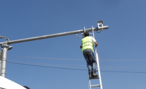 Поставят нови 160 камери на възлови кръстовища в София