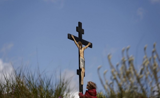 Надгробен плач