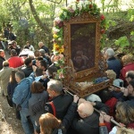 Стотици тръгнаха в литийно шествие под дъжда с Бачковската икона 