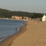 Събориха три от незаконните заведения къмпинг „Градина" 