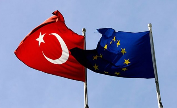 ЕК решава да отпаднат ли визите за турски граждани 
