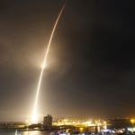 SpaceX: Второ успешно приземяване на ракета-носител на платформа в океана (видео)