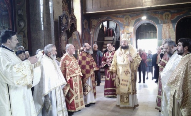 Св. прор. Исаия. Св. мчк Христофор. Пренасяне мощите на св. Николай Мирликийски чудотворец...