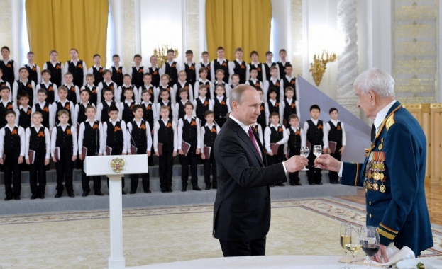 Путин към ветераните: Русия винаги ще помни подвига на победата