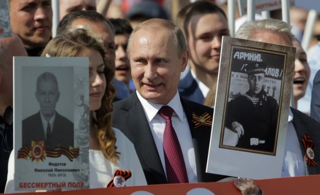 Путин се включи в шествието „Безсмъртния полк“ в Москва