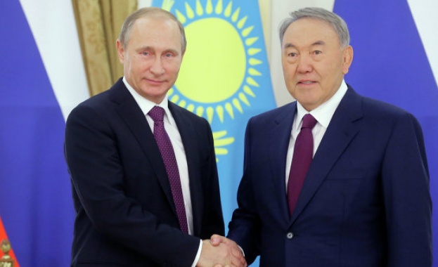 Путин благодари на Назарбаев за решението да проведе Деня на Победата в Москва Путин благодари на Назарбаев за решението да проведе Деня на Победата в Москва