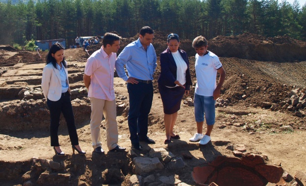 Л. Стоичкова е новият главен секретар на Агенцията по геодезия, картография и кадастър