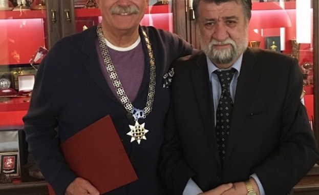 Вежди Рашидов награди със "Златен век" Никита Михалков