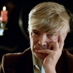 Не всяка простота е свята. И не всяка комедия — божествена