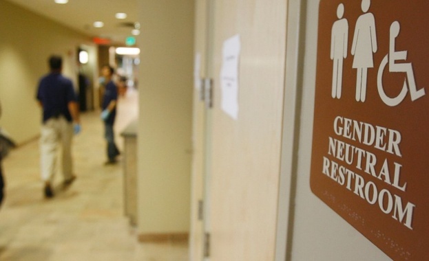 Според президентската администрация училищата в САЩ трябва да се пригодят за транссексуалните ученици