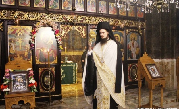 Дионисий обвини атакуващите го свещеници в разкол