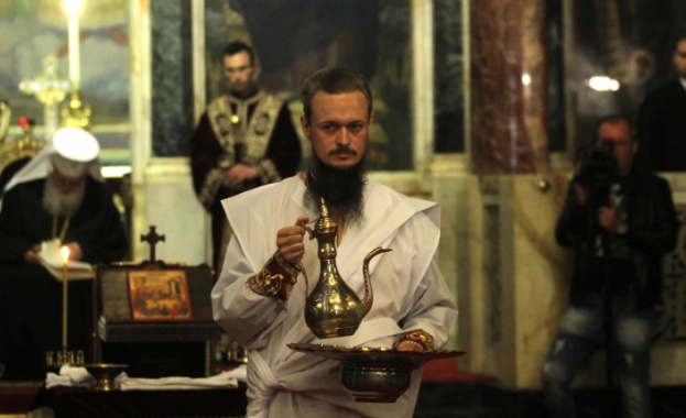 Владиците започват тридневен събор за жалбите срещу архимандрит Дионисий