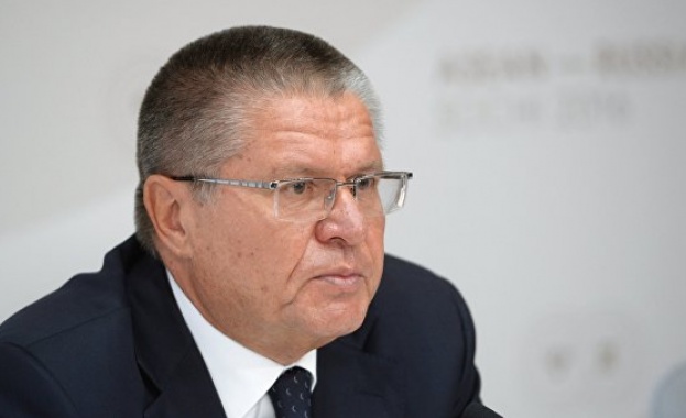 Улюкаев: Русия се адаптира напълно към санкциите на Запада