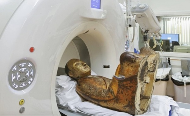 Холандски изследователи шокирани: Откриха тялото на монах в статуя на Буда