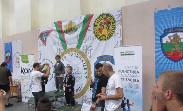 Спортен турнир подкрепи кампанията „С обич за децата, в памет на бащите герои!“