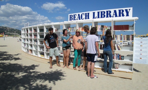 Албена откри сезона на плажното четене