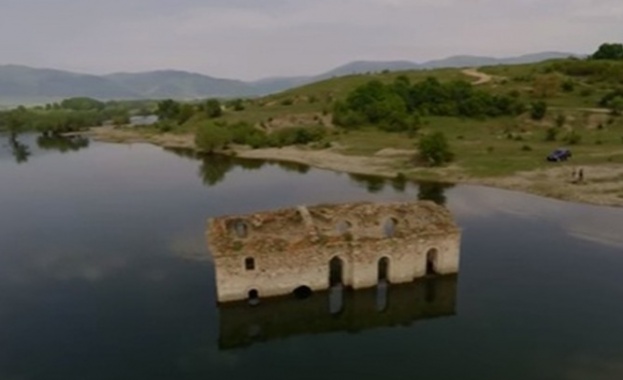 „Потопената църква” отново се скри под водата