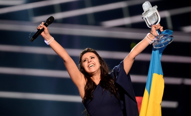 Читателите на КРОСС са единодушни: Изборът на "Евровизия" е политически