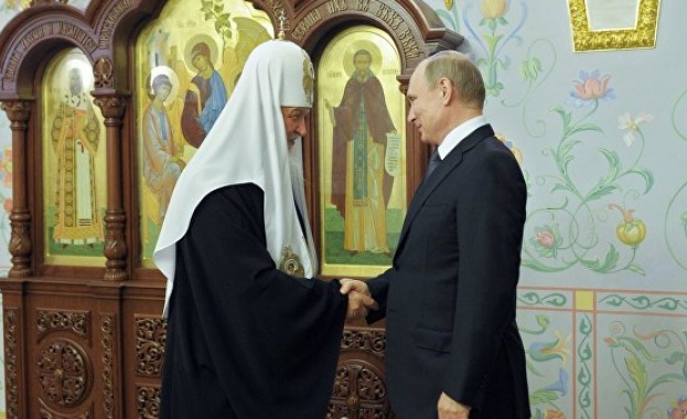Путин подари на патриарх Кирил картина за именния ден