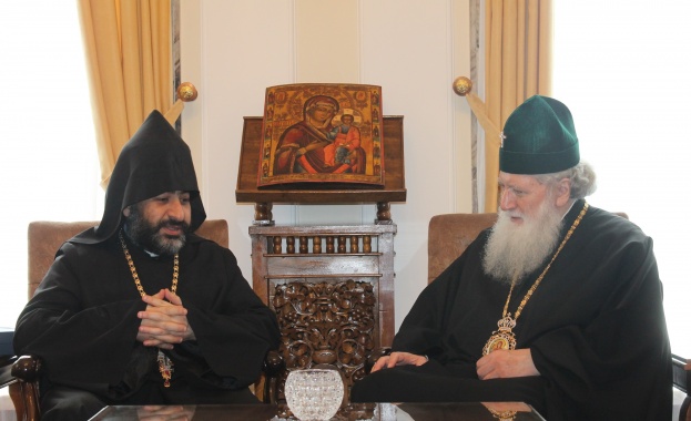 Патриарх Неофит прие първия архиерей на Арменската епархия в България И. Бохосян
