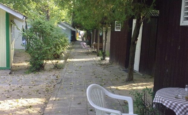 Къмпингите "Каваците" и "Смокини" останаха занемарени в началото на сезона 