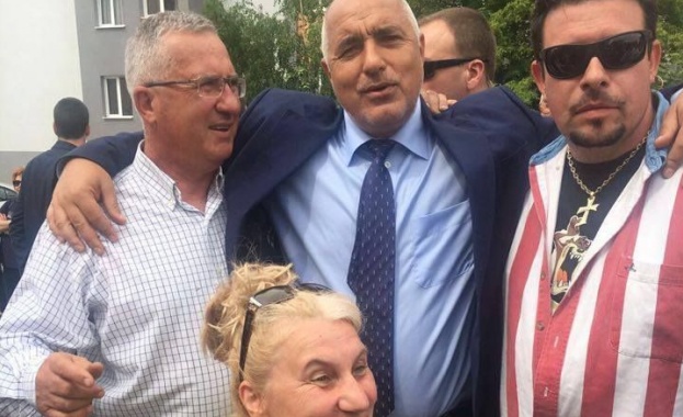 „Туптящо сърце” засякло бежанците с бебетата в товарния влак и на Струма