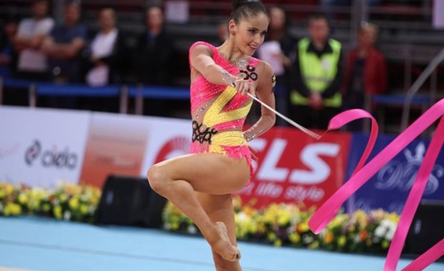 Българският национален отбор по художествена гимнастика за жени и за