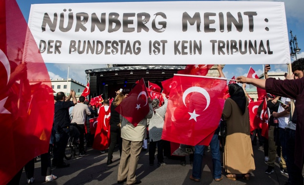 Турция отзовава посланика си в Германия