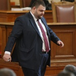 Пеевски прехвърли „Техномаркет” на дубайска офшорка