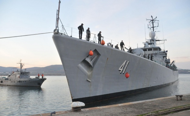 Вицеадмирал Пл. Манушев: Българският флот се нуждае от най-малко шест бойни кораба