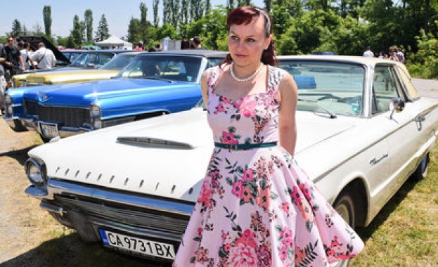 Парад на автомобили и рекорд на Гинес ограничават движението в София 