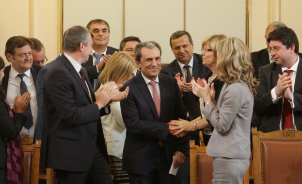 Две години след оставката на Пл. Орешарски, държавният дълг се е увеличил с повече от 40% 