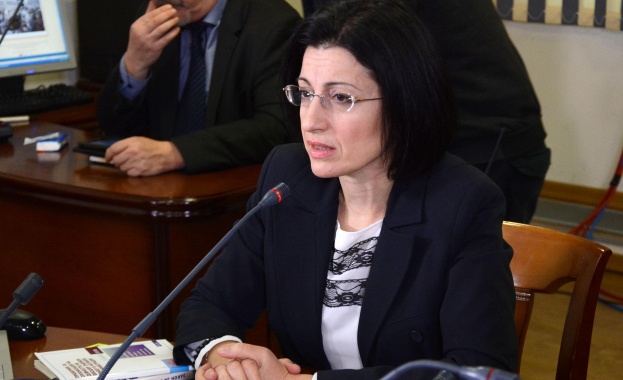 С. Найденова: ЕК ни проверява заради Цацаров