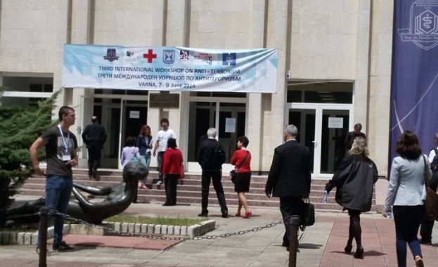 Бъдещи лекари ще учат антитероризъм	