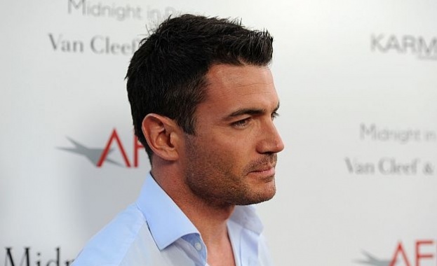 Сексапилният Ейдън Търнър е новият фаворит на букмейкърите за ролята на Джеймс Бонд