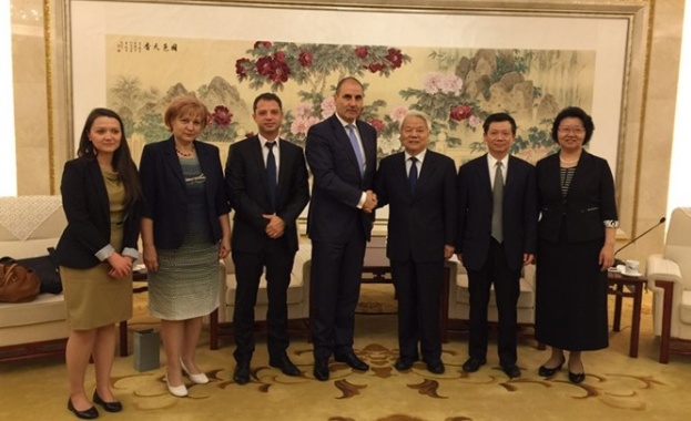 Цветанов в Китай: Българските общини предлагат огромни възможности за инвестиции